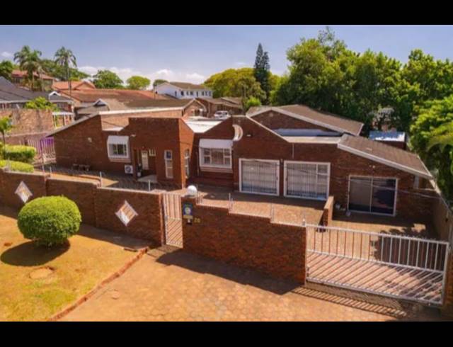 5 BEDROOM HOUSE FOR SALE IN ISIPINGO HILLS